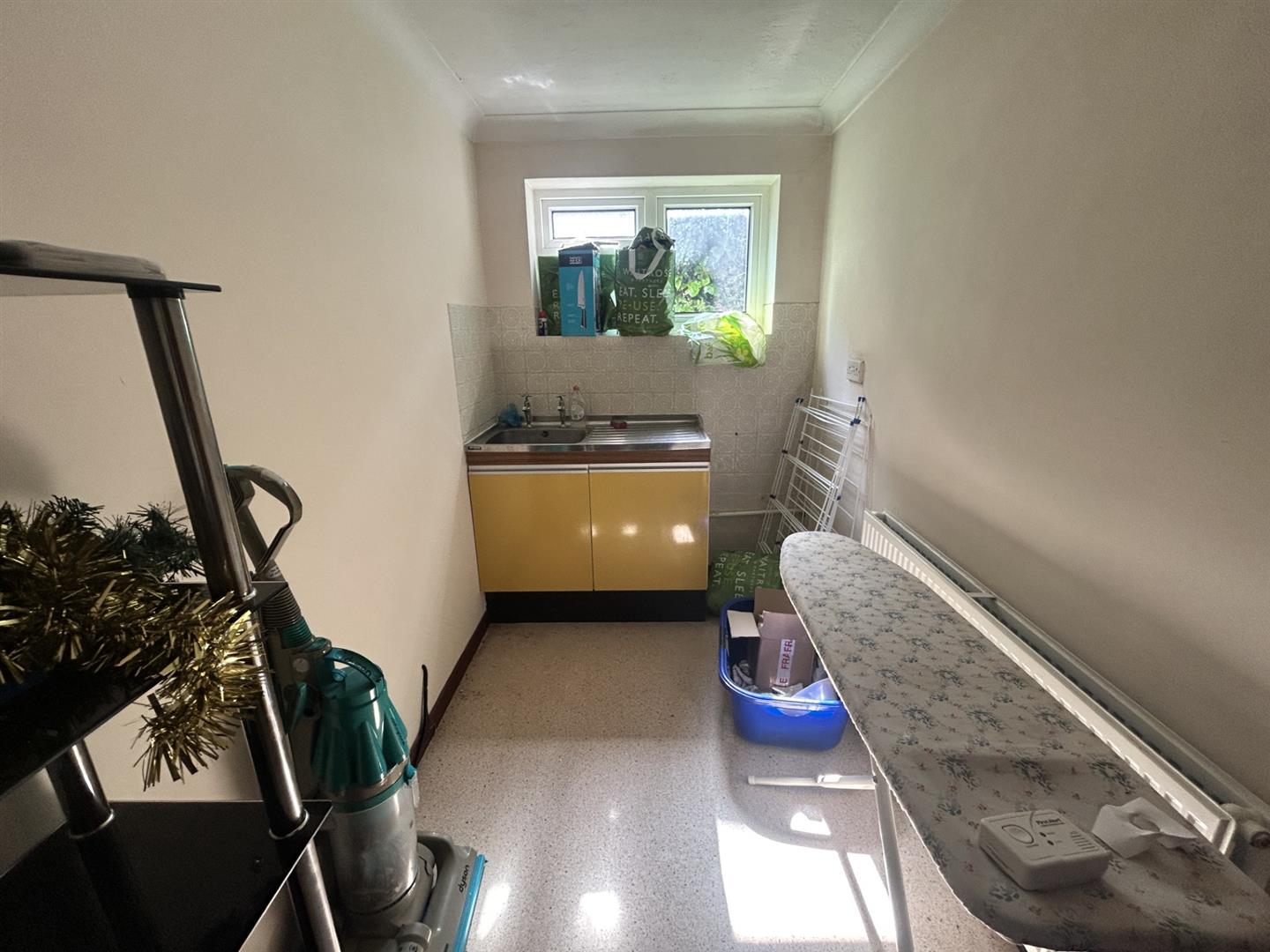 1 Bedroom Apartment. Pashley Road in Eastbourne,  6